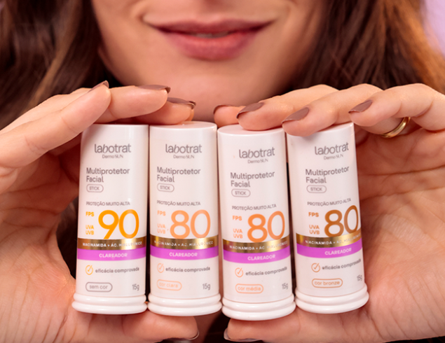 Multiprotetores Faciais Stick Dermo Sun Labotrat: prote&ccedil;&atilde;o inteligente em um s&oacute; gesto.